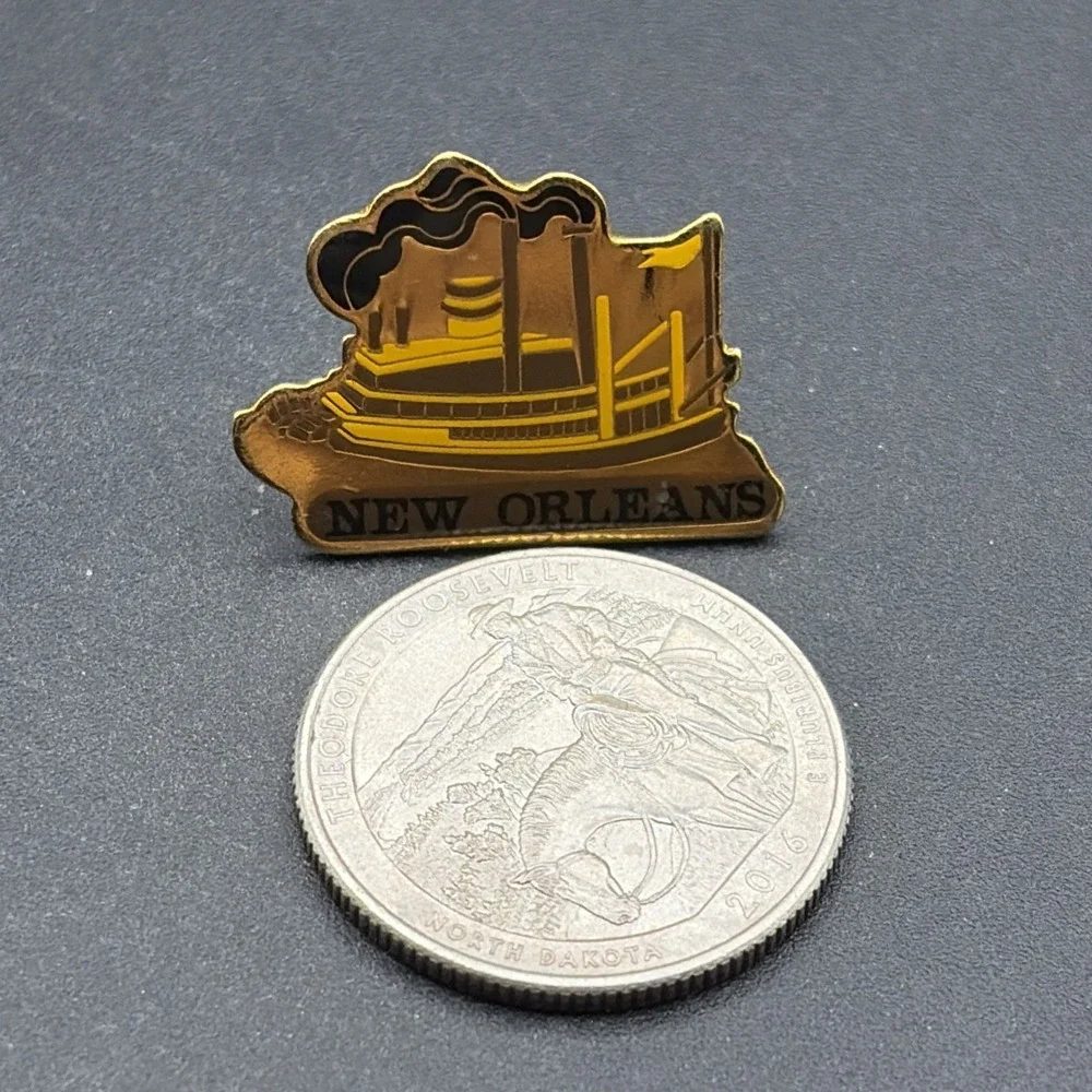 New Orleans Louisiana Steamer Boat Lapel Hat Pin‎